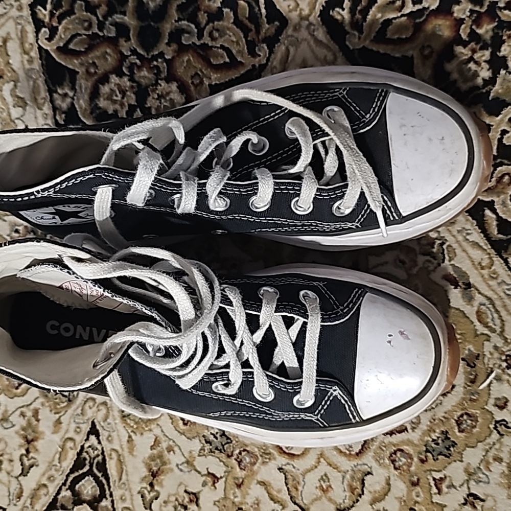 Shoes size 6